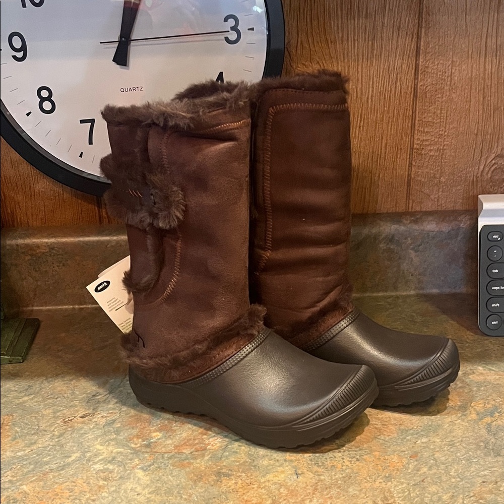 Earth Astrid Chocolate brown size 6 Fur-Lined Footwear new with tags